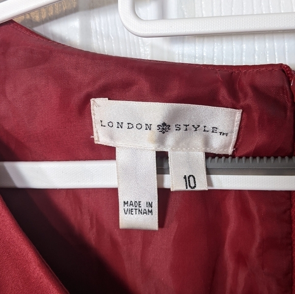 London Style Timeless Ruby Red Bodycon Split Neckline Sleeveless Dress Size 10 - Picture 2 of 7